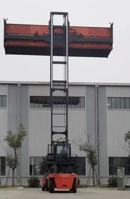 ZF 5WG261 AUTO Transmission Empty Container Handler With Load Capacity Of 45000kgs Service Weight Of 71400 Kgs Unload