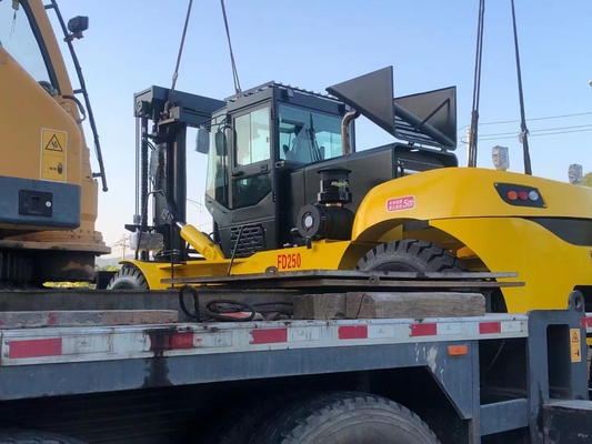 25 Ton 28 Ton Forklift Truck For Lifting Heavy Equipments And Heavy Containers