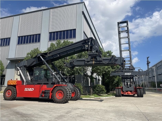 20ft & 40ft Cargo Container Stacker With Cummins Engine ZF 5WG261 AUTO Transmission