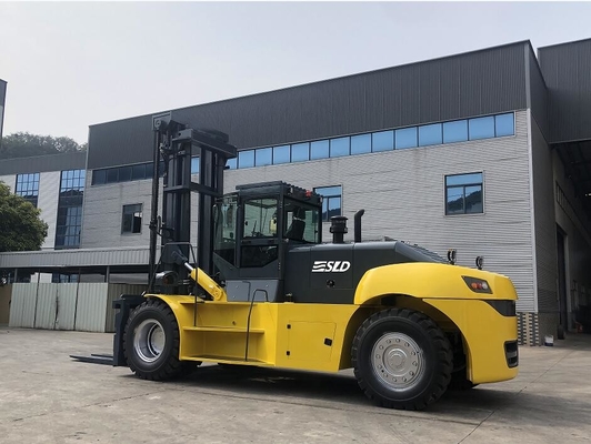 35 Tons Powerful High Capacity Forklift With Fork Attachment Superior Performance