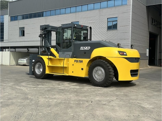 Low Mast 25 Tons Heavy Duty Forklift For Handling 20ft Containers In LCT Vessel