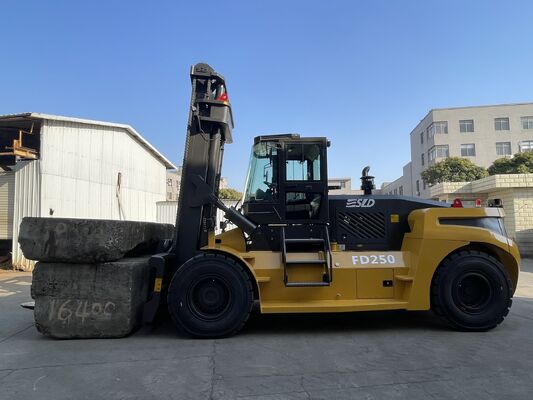 Operating Weight 8500 Kg High Capacity Forklift Offering 2500 Mm Turning Radius Perfect for Heavy Industrial Applications