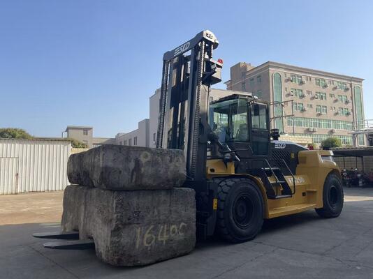 Power Steering Heavy Load Forklift with 2500 Mm Turning Radius Designed to Enhance Efficiency in Material Handling Tasks
