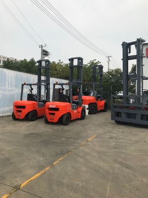 Mitsubishi Engine 3000mm Mast 4 Ton Diesel Forklift Truck
