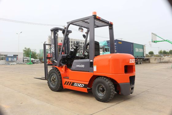 3 Ton Diesel Counterbalance Forklift Truck With Four Wheel Pneumatic Tire