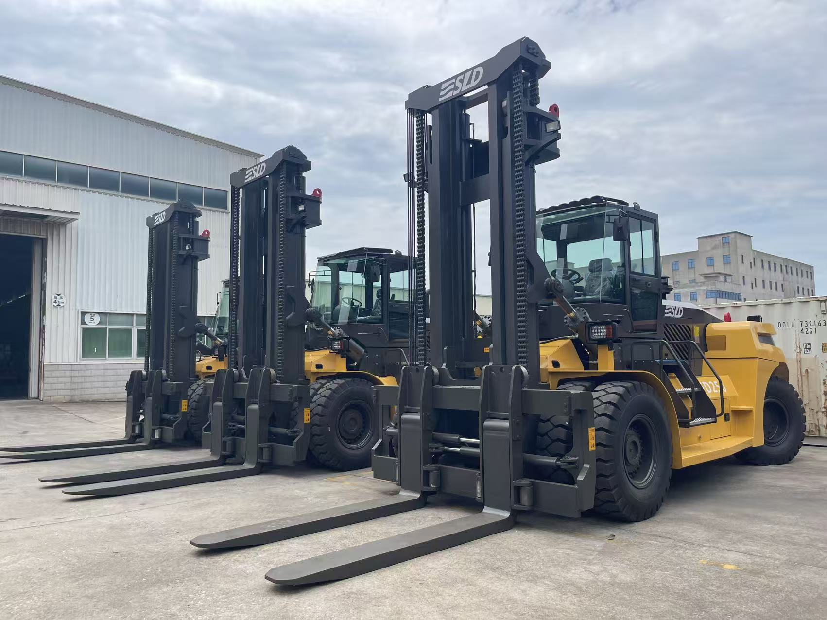 FD350 35 Ton Heavy Lift Forklift Truck For Bulk Cargo Terminal Handling